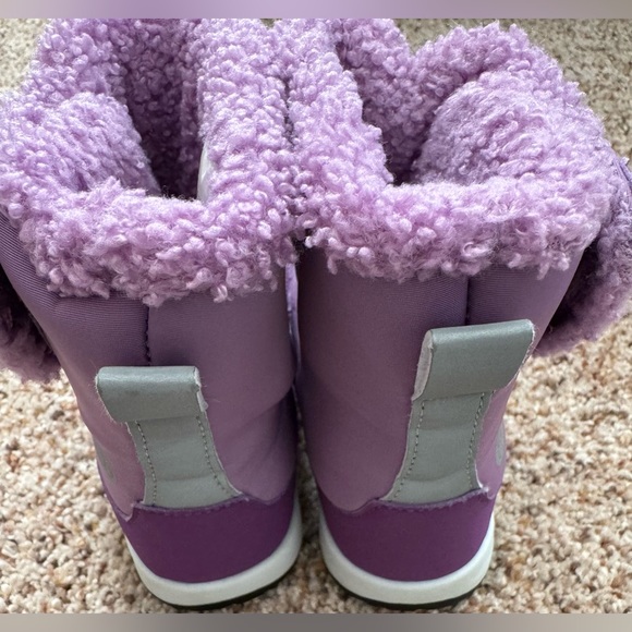 EUC / VGUC Size 8M Lavendar Zella Girl’s' Quilted Fleece Lined Snow Boot - Picture 3 of 6